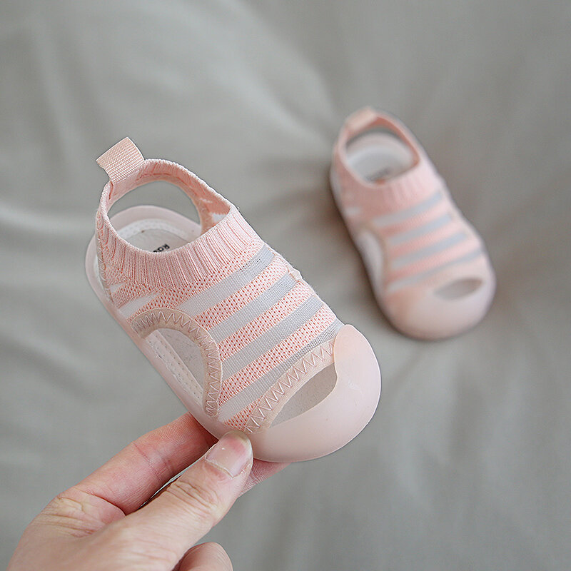 Sandálias de verão para bebês, meninos e meninas, sapatos casuais anticolisão para crianças pequenas, sandálias de praia com fundo macio antiderrapante
