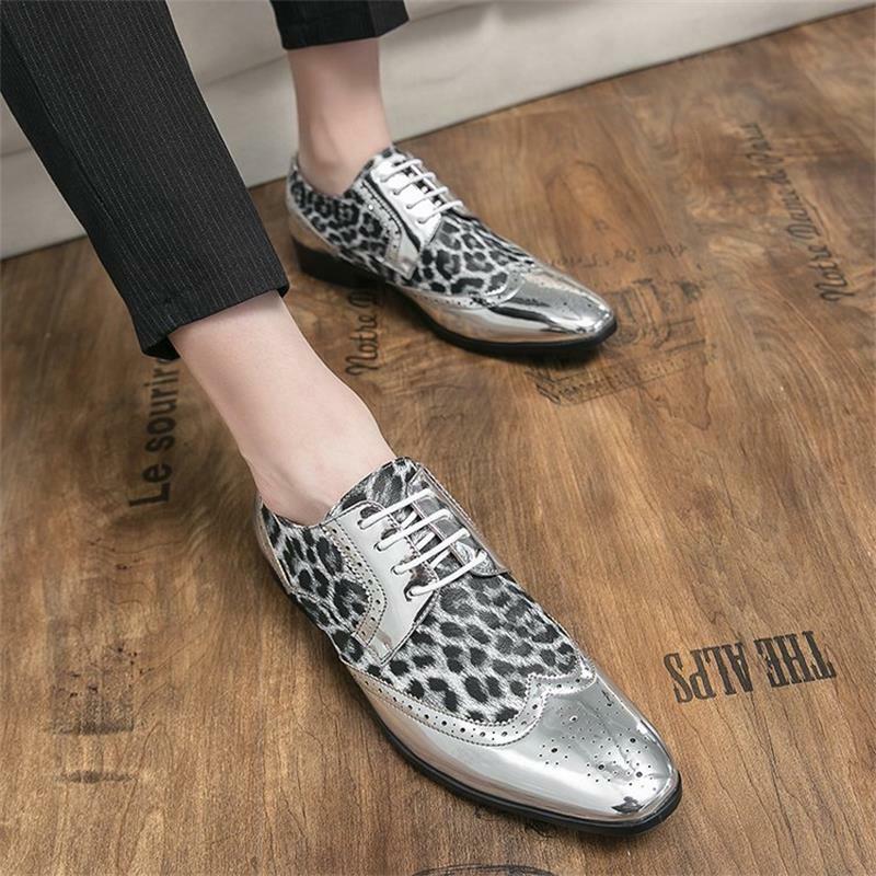 2021 novos sapatos masculinos moda yuppie personalidade espelho pu costura leopardo impressão oco rendas confortáveis sapatos brogue 3kc304