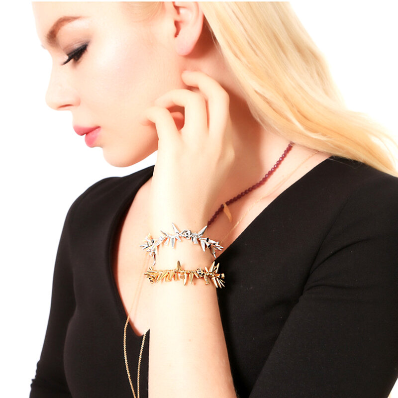 Vintage Punk Style Charm Rivet Bracelets For Women Hot Sale Design Fashion Jewelry Texture Alloy Gold & Silver Color Star Bangle