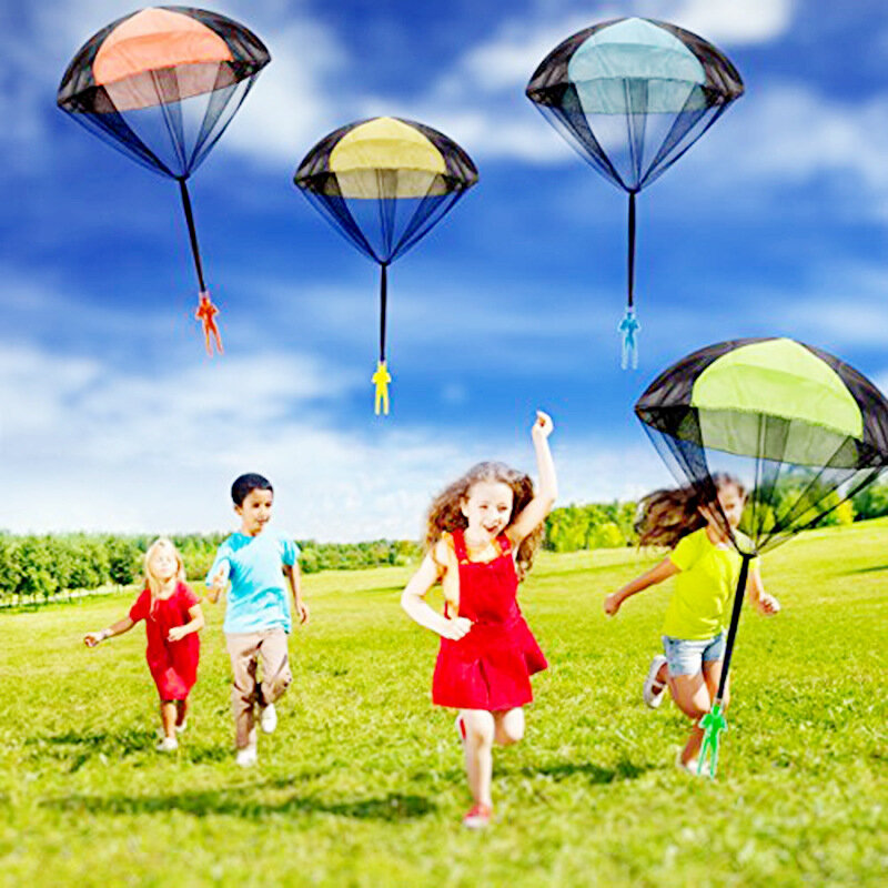 Nuovo lancio a mano paracadute bambini giocattoli divertenti all'aperto gioco gioca giocattoli educativi per bambini volare paracadute Sport Mini soldato giocattolo