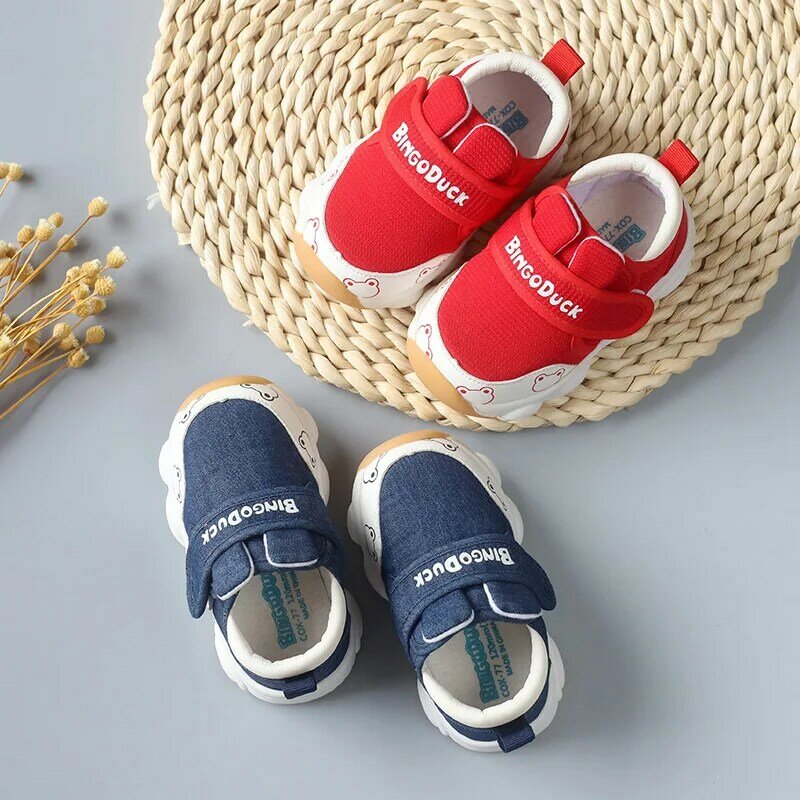 Nowe buty dla małego dziecka dla chłopców i niemowląt 0-3 lat wiosną i jesienią obuwie dziecięce kobiece dziecko miękkie podeszwie nie blaknące buty z tkaniny