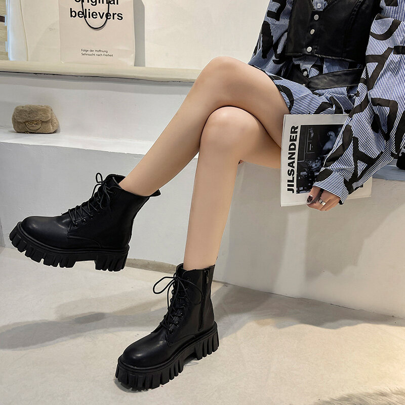 Bottines en cuir blanc pour femmes, chaussures gothiques à plateforme noire, bottes de Combat Punk pour moto, automne-hiver, 2021