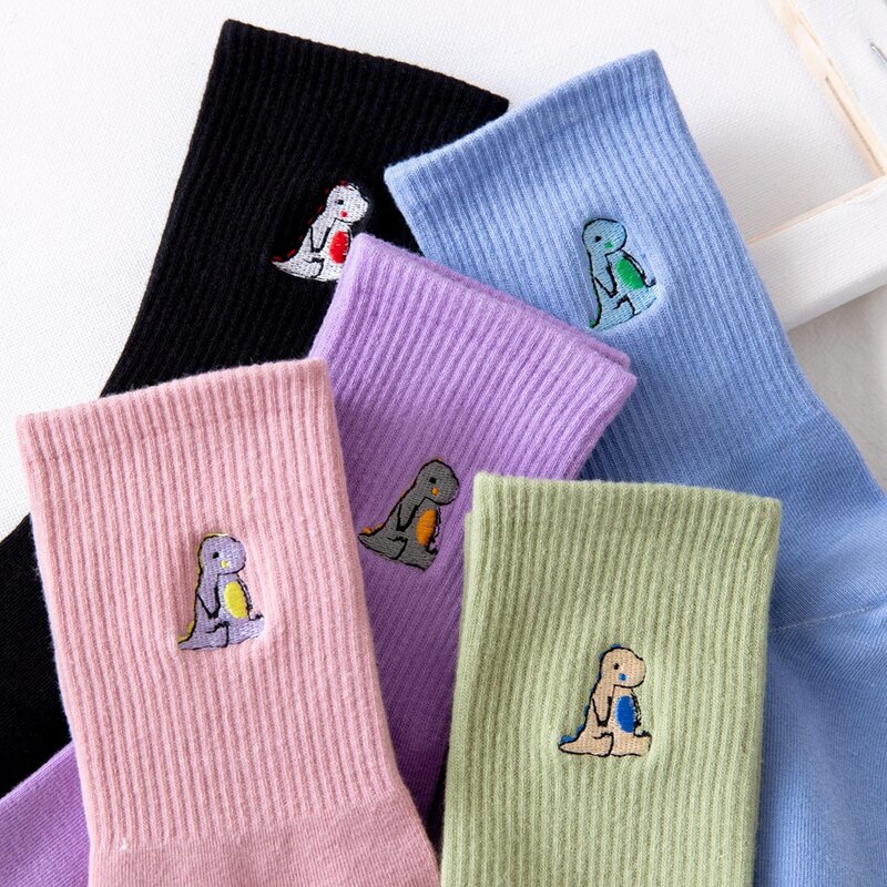Calcetines de algodón con dibujos de dinosaurios para mujer, medias transpirables cómodas con bordado de colores a la moda para otoño e invierno, 2021