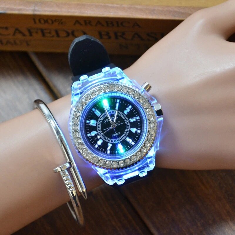 럭셔리 브랜드 다채로운 실리콘 라이트 쿼츠 시계 여자 남자 학생 패션 팔찌 숙녀 라인 석 손목 시계 시계