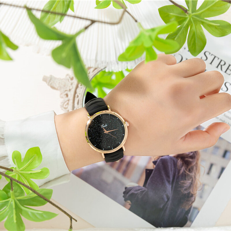 بسيطة السماء المرصعة بالنجوم الهاتفي تصميم ساعات كوارتز المرأة الحد الأدنى الأسود سيليكون حزام ساعة اليد المرأة ساعة الموضة الإبداعية