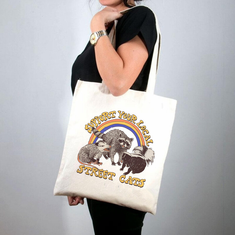 2021 المتسوق الفراولة شخصية حقيبة يد مطبوعة المرأة Harajuku المتسوق حقيبة يد فتاة الكتف حقيبة تسوق سيدة حقيبة قماش قنب