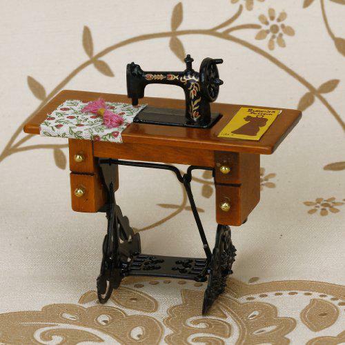Kuulee Miniature Dollhouse Sewing Machine With Cloth New In Box 1/12 Scale