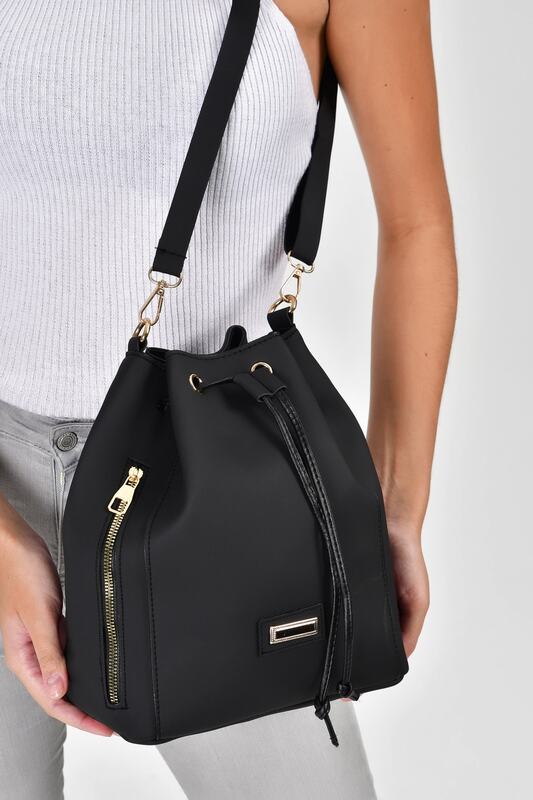 블랙 Drawstring 지퍼 슬리브 가방 2021 패션 트렌드 어깨 스트랩 방수 벨벳 가죽 캐주얼 여성의 어깨 가방