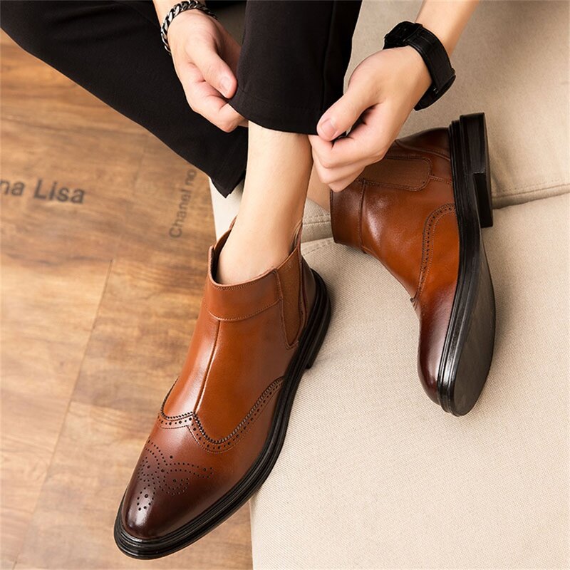Men's leather brogue boots, fashionable outdoor motorcycle boots, autumn and winter round toe high-top shoes, men's boots