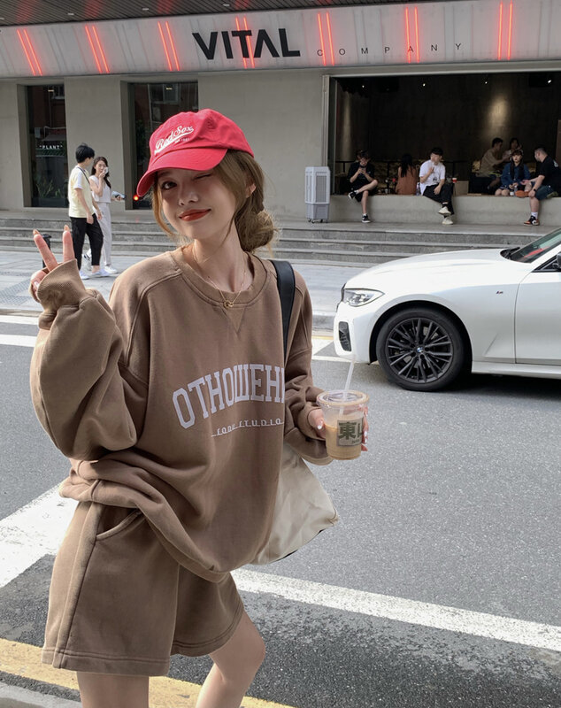 Tuta sportiva da donna autunno stampa lettera felpa vita alta pantalone corto Set 2 pezzi moda Streetwear abito Casual coreano