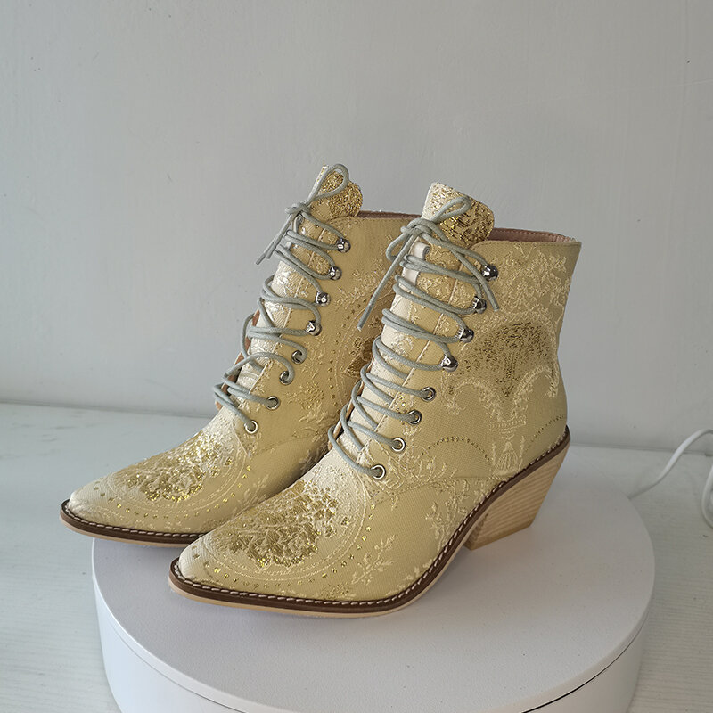 여자 발목 부츠 플러스 크기 22-26.5cm 길이 수 놓은 꽃 중국 스타일 봄과 가을 여자 부츠 발목 노란색 신발