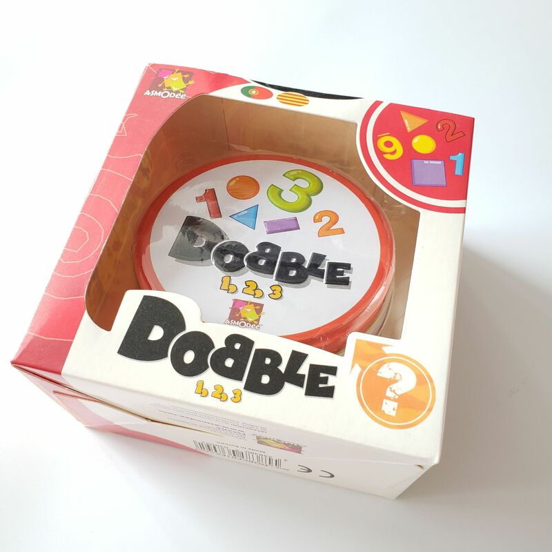 Dobble Permainan Kartu HP Gaya Spot Mainan Besi Kotak Potter Permainan Olahraga Anak-anak Papan Permainan Hadiah dengan Kotak Kertas