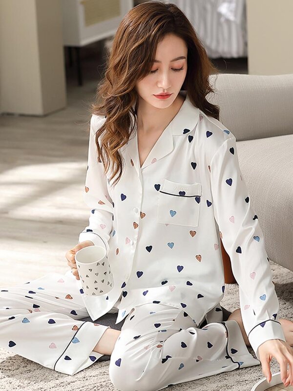 Pyjama en soie glacée pour femmes, ensemble 2 pièces, chemise de nuit, motif cœur, vêtements de maison, nouvelle collection printemps 2022