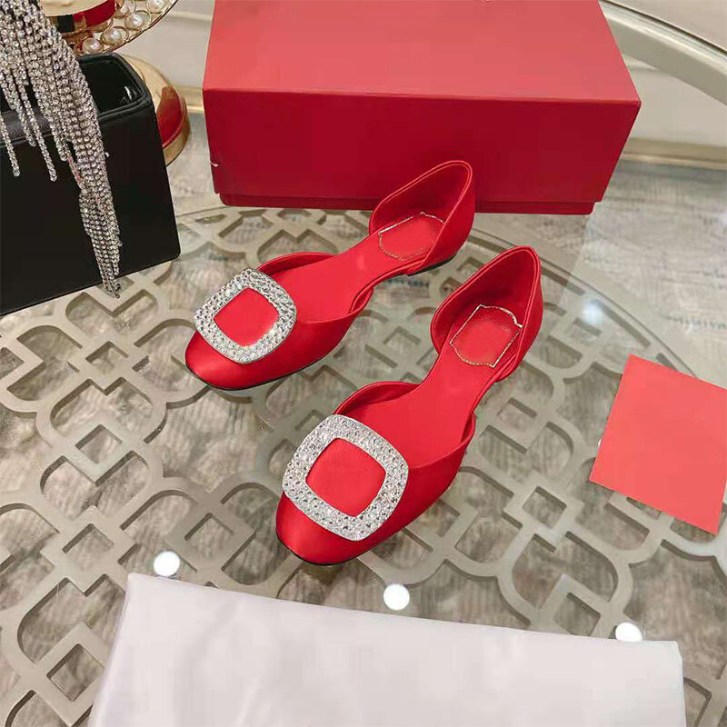 Zapatos de lujo individuales para mujer, calzado de boda hueco de satén, boca poco profunda, punta redonda, hebilla cuadrada, planos con diamantes de imitación, novedad de 2021