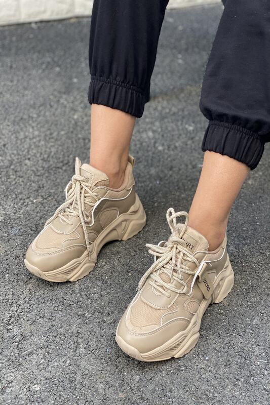 รองเท้าผ้าใบสตรี Beige Lace-Up รองเท้าผ้าใบ