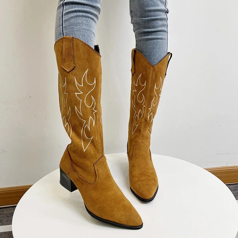 Botas de vaquero del Western para las mujeres del dedo del pie puntiagudo zapatos de mujer zapatos de marca en relieve de cuero de gamuza zapatos de-becerro grueso bota en cuña