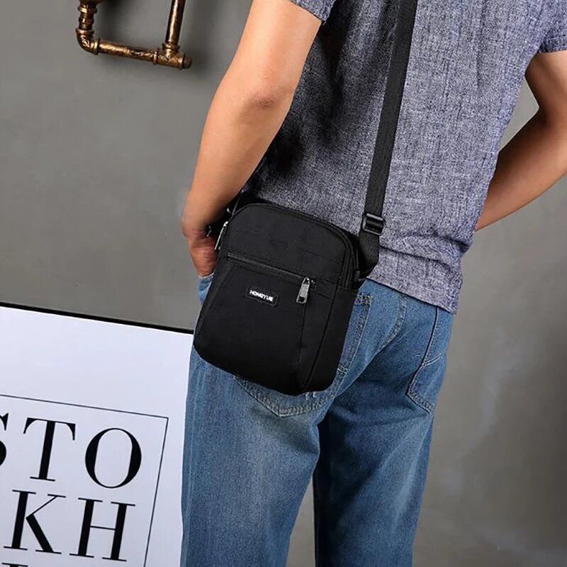 Bandolera de bolsillo para teléfono para hombre, bolso de hombro multifuncional con solapa pequeña, color negro