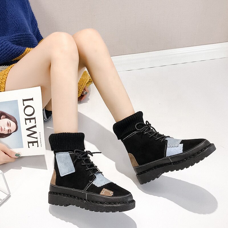 2021 جديد النمط البريطاني الأحذية واحدة سميكة سوليد أحذية بوت قصيرة الخريف والشتاء الجلد المدبوغ مسطحة القاع قماش عادي الأحذية النسائية