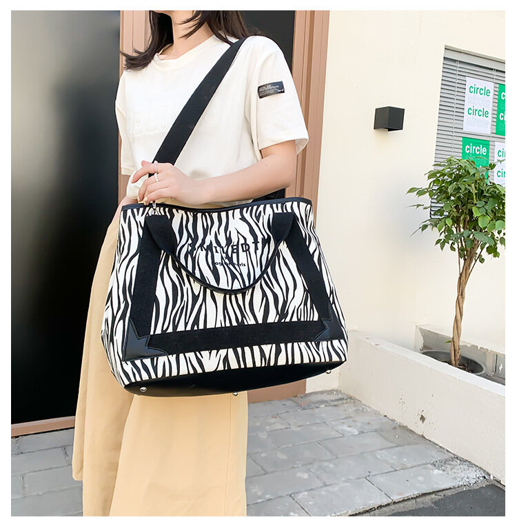 Vrouwelijke Tas Grote Capaciteit Schoudertas Mode Canvas Winkelen Reizen Messenger Bag Eenvoudige Designer Draagbare Draagtas