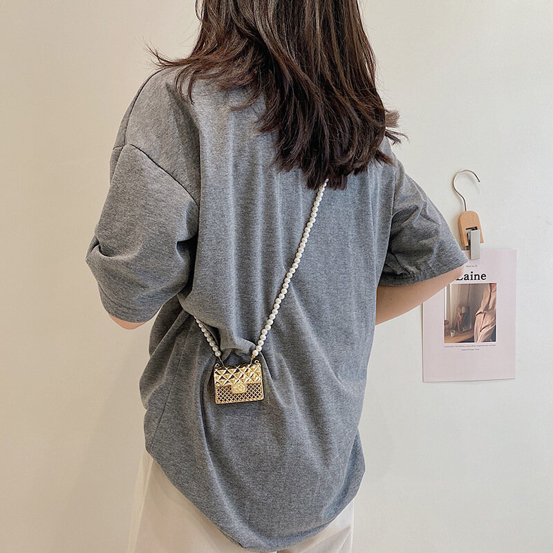 Bolsa de verão vazada de metal para mulheres, nova corrente de pérola, mini bolsa pequena, moda festa de luxo, bolsa de ombro de marca, feminina, 2021