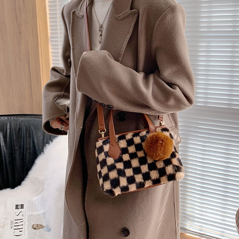 Bolsas de pelúcia inverno e bolsas para as mulheres 2021 nova moda xadrez bolsa de ombro simples luxo pequeno casual tote bags senhoras