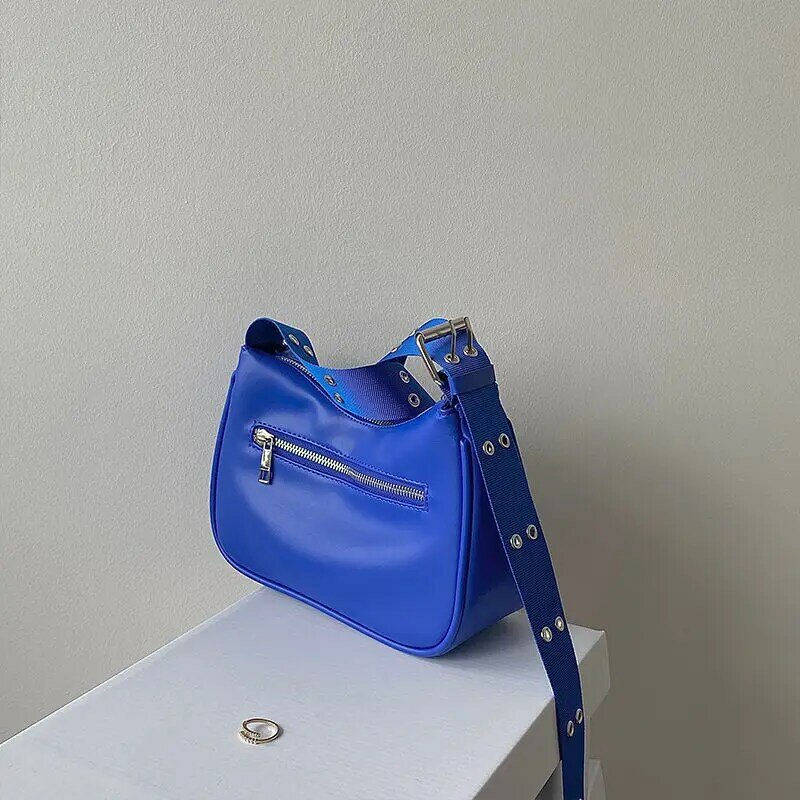 Xiuya حقائب كتف جديدة للنساء حقيبة كروس عصرية كلاين زرقاء 2021 حقيبة كورية رائعة للشارع بحزام عريض قابل للتعديل