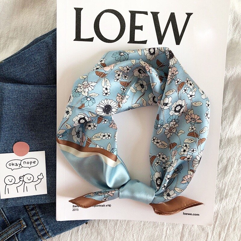 Luna & Dolphin-bufanda cuadrada pequeña para mujer, Bandanas azules de seda natural, flor literaria, Bandanas de primavera, pañuelo para bolso, pañuelo 100%