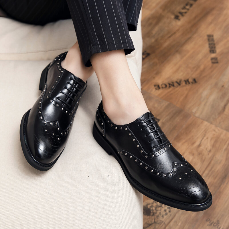 New Men's Casual Loafers Designer British Style Rivet Man Formal Dress Shoes Fashion Wedding Party Business Office Shoes Male