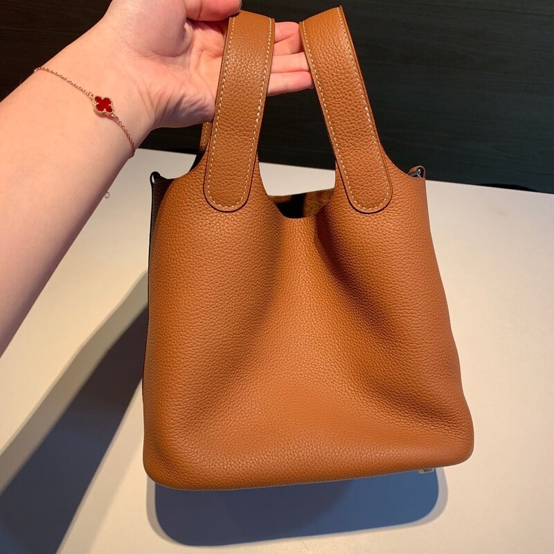 Novo saco de cesta de correspondência de cores, saco de balde de couro, camada de cabeça de teste padrão de lichia, saco de mão simples e versátil para mulher