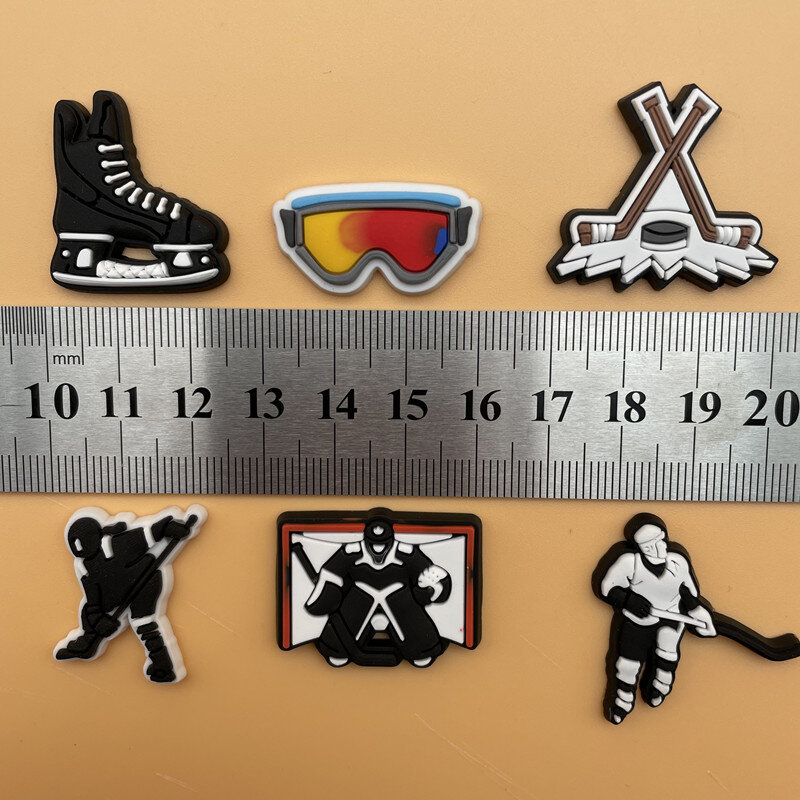 Breloques Crocs en PVC, 1 pièce, décoration de chaussures de joueur de Hockey, lunettes Cool pour enfants, cadeaux de fête, 18P-8L-4