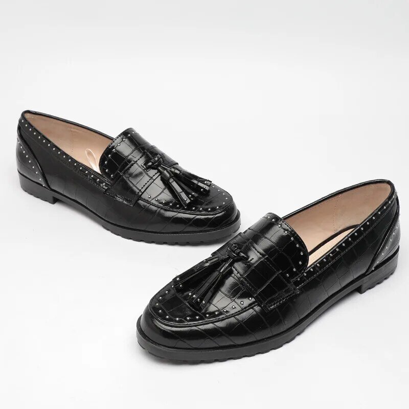 2021 wiosna nowe płaskie podeszwie damskie buty mokasyny nit małe skórzane buty damskie brytyjskie buty Tassel Bow Lefu