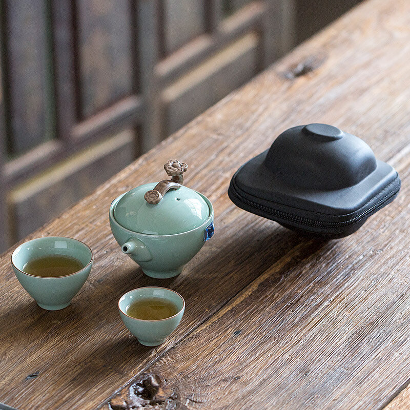 Уличный зеленый дорожный чайный набор, 1 чайник, 2 чашки, подарок, китайская дизайнерская чайная посуда, керамический чайник с портативным ме...