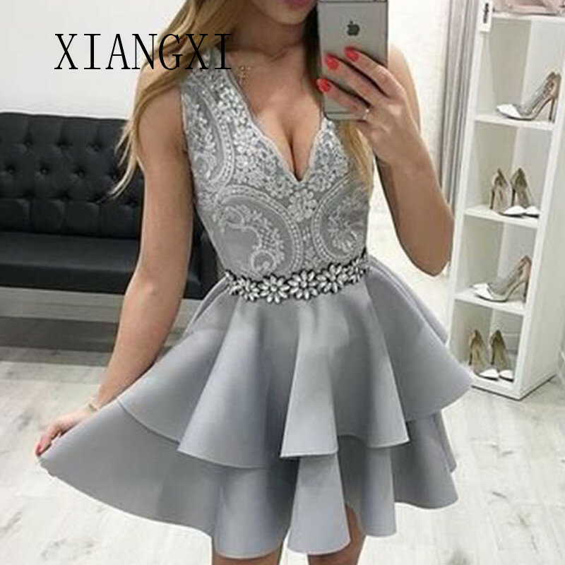 .Charming Silver Homecoming Dress 2020 Lace Deep V-Neck Sleeveless Above Knee Short Party Dress Vestidos Curto Homecoming Dresse