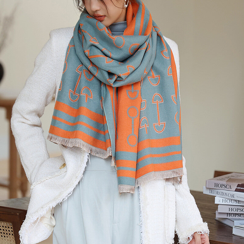 Sciarpa di cachemire calda invernale da donna di Design di lusso scialli di Pashmina avvolge sciarpe da collo con coperta spessa con stampa femminile Bufanda