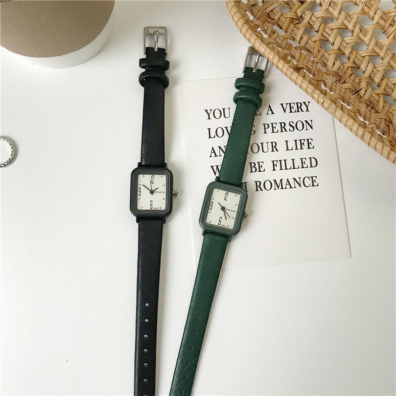 女性のためのミニマリストのクォーツ時計,黒革の腕時計,レトロな長方形のデザイン,シンプルな時間