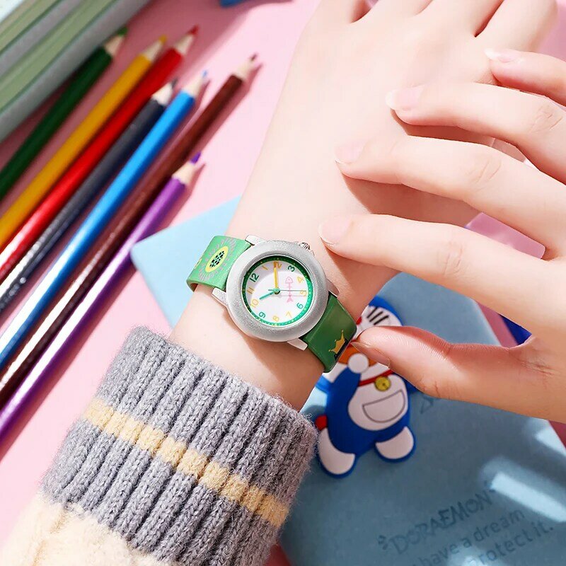Estilo dos desenhos animados crianças relógios tamanho pequeno dial muticolour cinta presente para a menina da escola menino