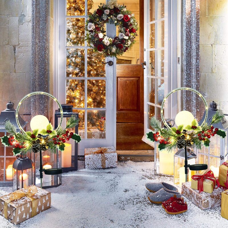 Luce solare per esterni, luce natalizia decorativa a sfera a LED con pigne finte, picchetti per decorazioni da giardino con accenti di fogliame