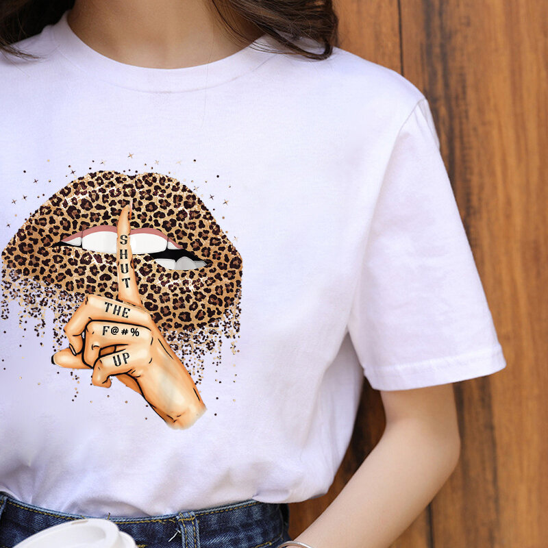 ZOGANKIN-Camiseta con gráfico de labios y leopardo para mujer, Top con cuello redondo, camisetas negras, camiseta divertida con labios de leopardo