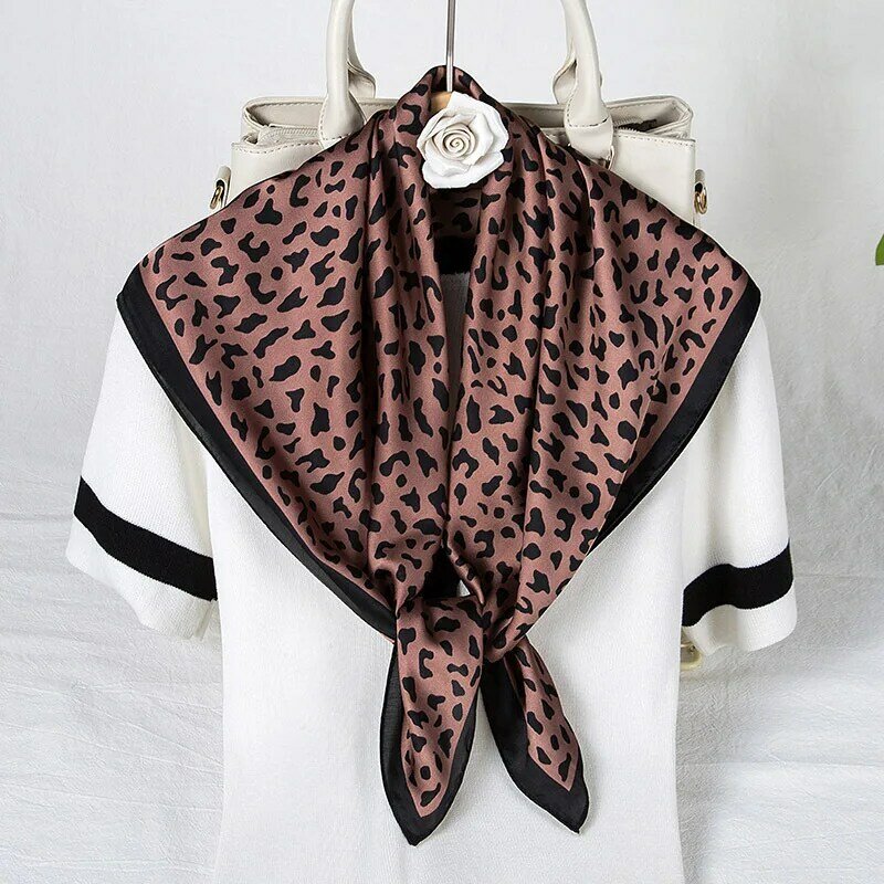 Leopard Cetak Sutra Syal Satin Square Foulard Bandana untuk Wanita Rambut Selendang Headband Tampilan Wanita Sapu Tangan Hadiah