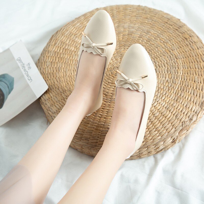 Sapatos de salto liso femininos, sapatos leves de verão da moda, de couro puro, ponta fina, para escritório, 20212021