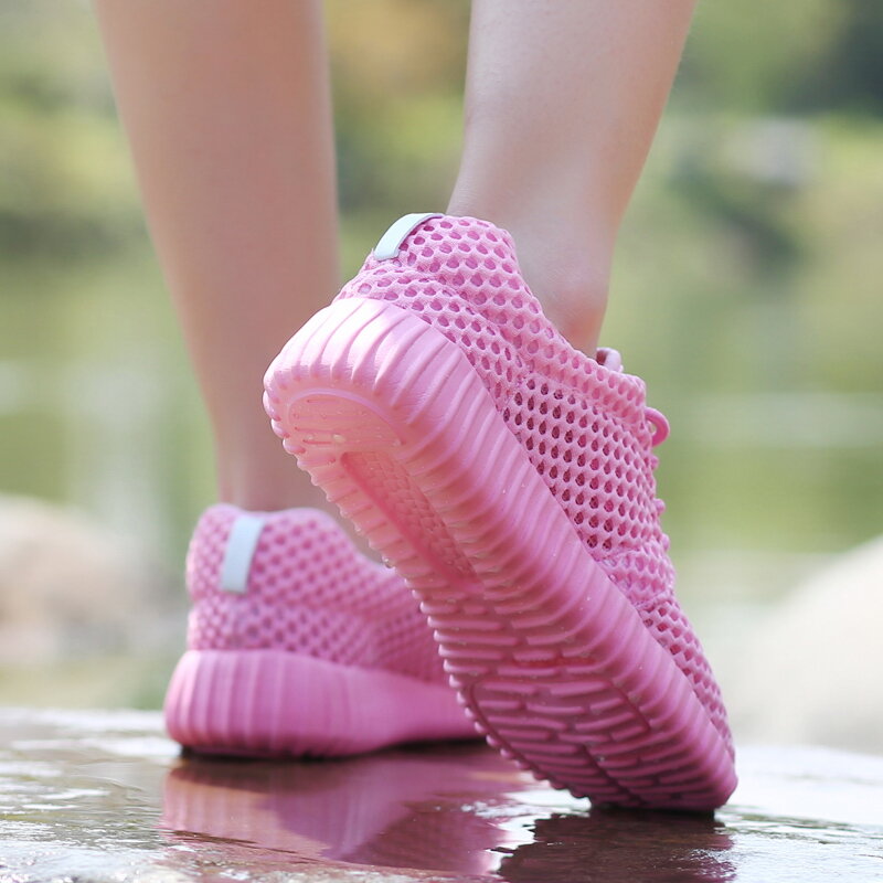 여름 메쉬 통기성 미끄럼 방지 대형 여성 신발 35-44 스포츠 라이트 워킹 신발 여행 테니스 스포츠 캐주얼 신발