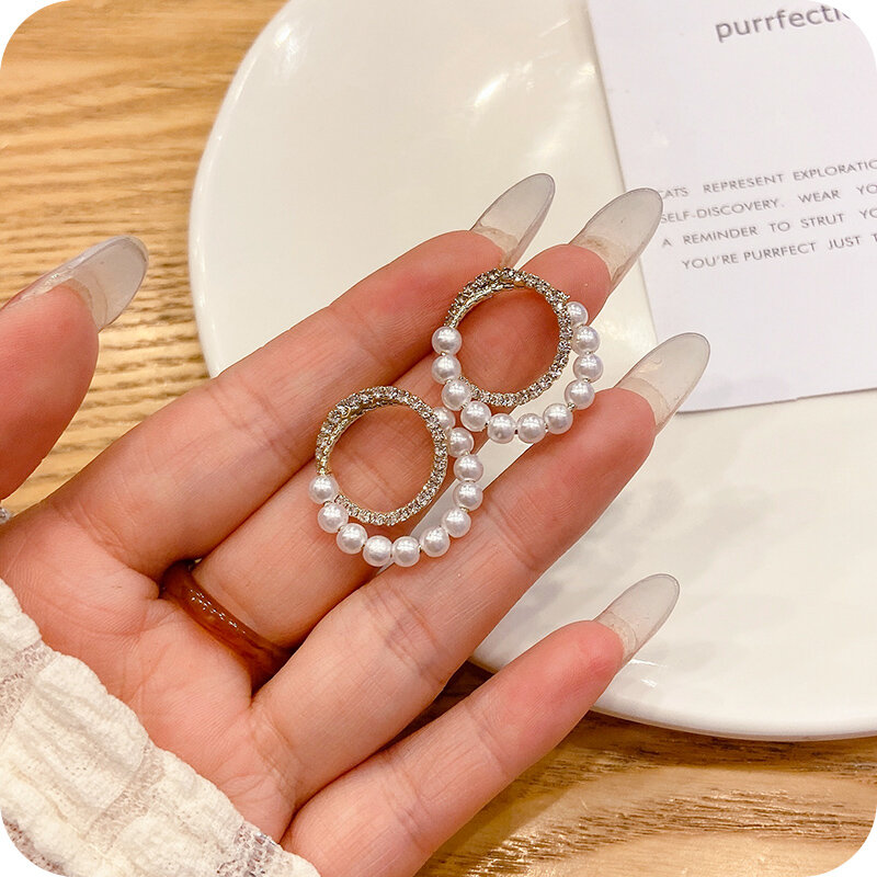 인터넷 인플루엔서 진주 모조 다이아몬드 스터드 2021 새로운 유행 우아한 원형 귀걸이 개인화 된 귀걸이 디자인 감각 귀걸이