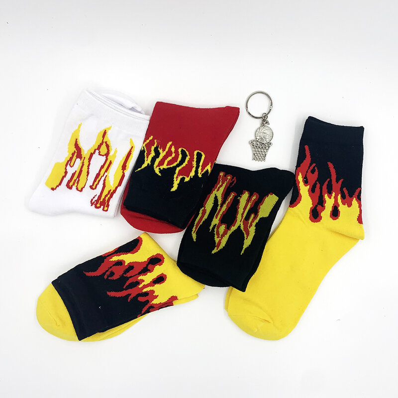 Calcetines de algodón con estampado de llamas rojas para hombre, calcetín moderno de estilo Hip Hop, con colores llamativos, antorcha de energía, para monopatín