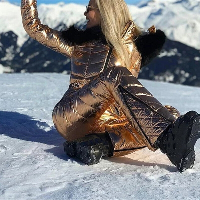 Jaket Jumpsuits Bertudung Musim Dingin Glossy Ukuran Besar Bantalan Pinggang Hangat Setelan Ski Ritsleting Lurus Satu Potong Pakaian Olahraga Kasual Wanita