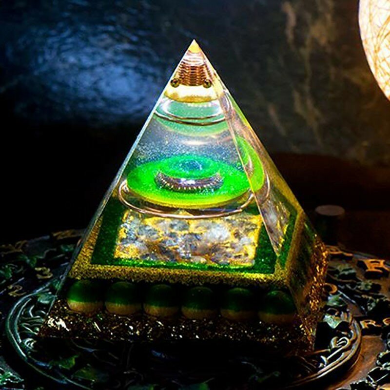 AURA REIKI Orgonite Aura Piramide Di Cristallo Feng Shui Decorazione Artigianato Accumulare Ricchezza Convertitore di Energia Della Resina Dei Monili Decorativi