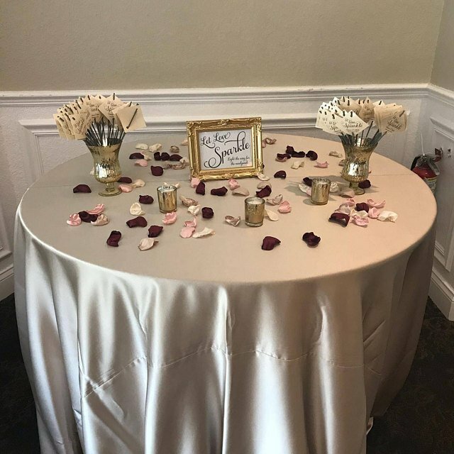 بتلات الزهور الوردي العاجي ، زخرفة الطاولة ، بتلات الورد ، دش الزفاف