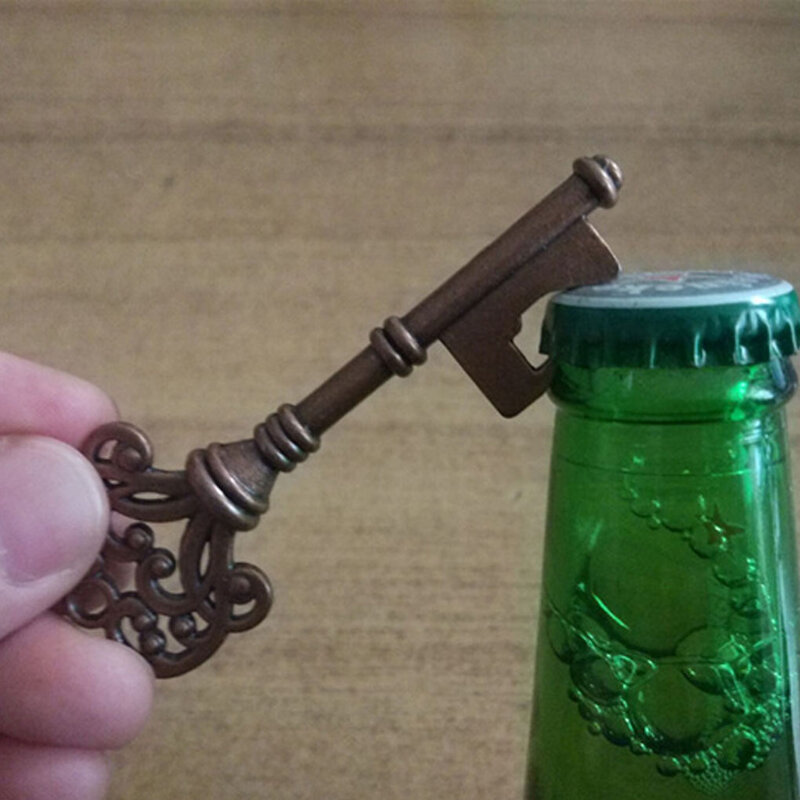 8*2.8 cm Retro Metal Bar de Cerveja Abridor de garrafas Anel Chave Portátil Enforcamentos Keychain para a Festa de Casamento de Cor Aleatória