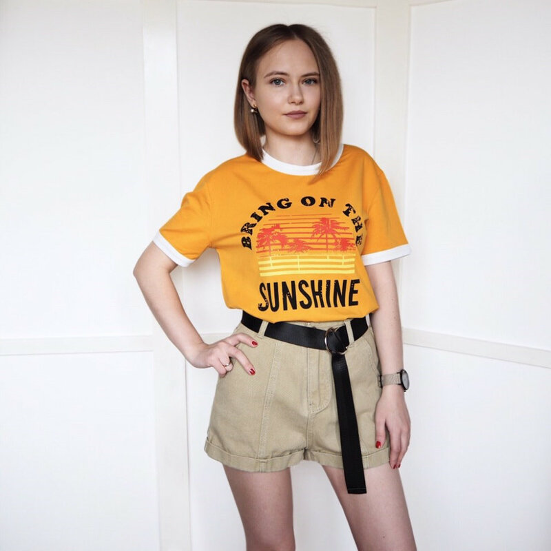 女性用「bringonthe sunshine」tシャツ,ラウンドカラーのカジュアルな半袖トップ