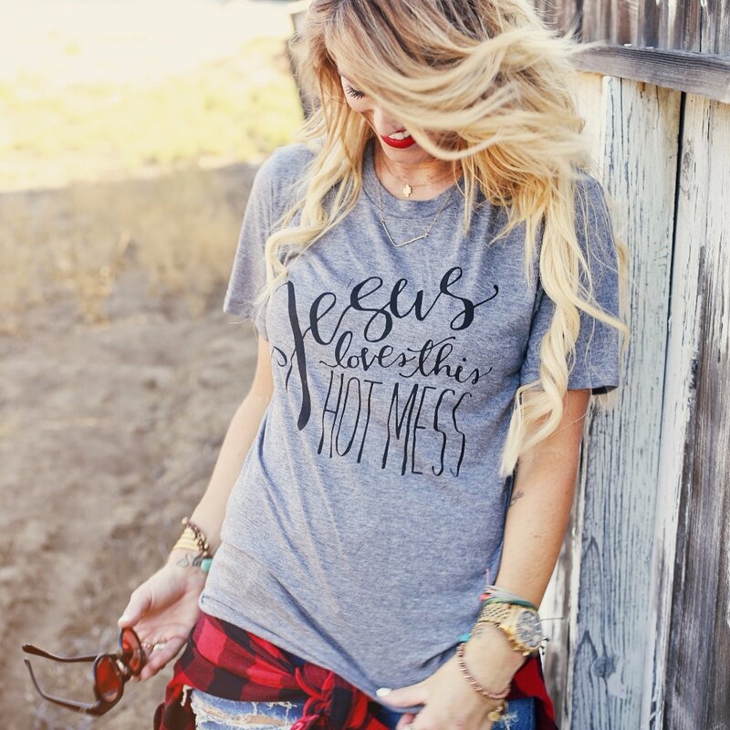 예수님은이 뜨거운 엉망을 사랑합니다 기독교 티셔츠 여성 귀여운 패션 Tumblr 탑스 여름 캐주얼 반소매 그레이 티 믿음 소녀 tshirt