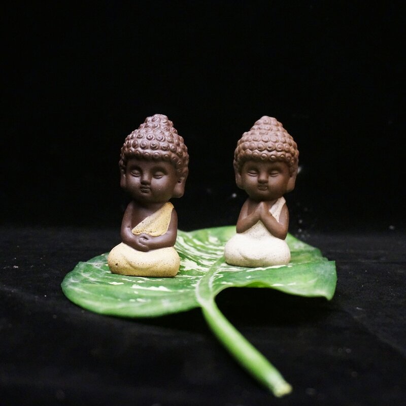 Pequeno buda estátua monge estatueta tathagata índia yoga mandalatea pet roxo cerâmica artesanato ornamentos decorativos